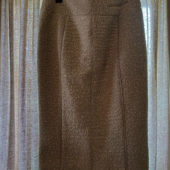 Donna Karan Boucle Textured Cashmere pencil skirt - Picture 2 of 6